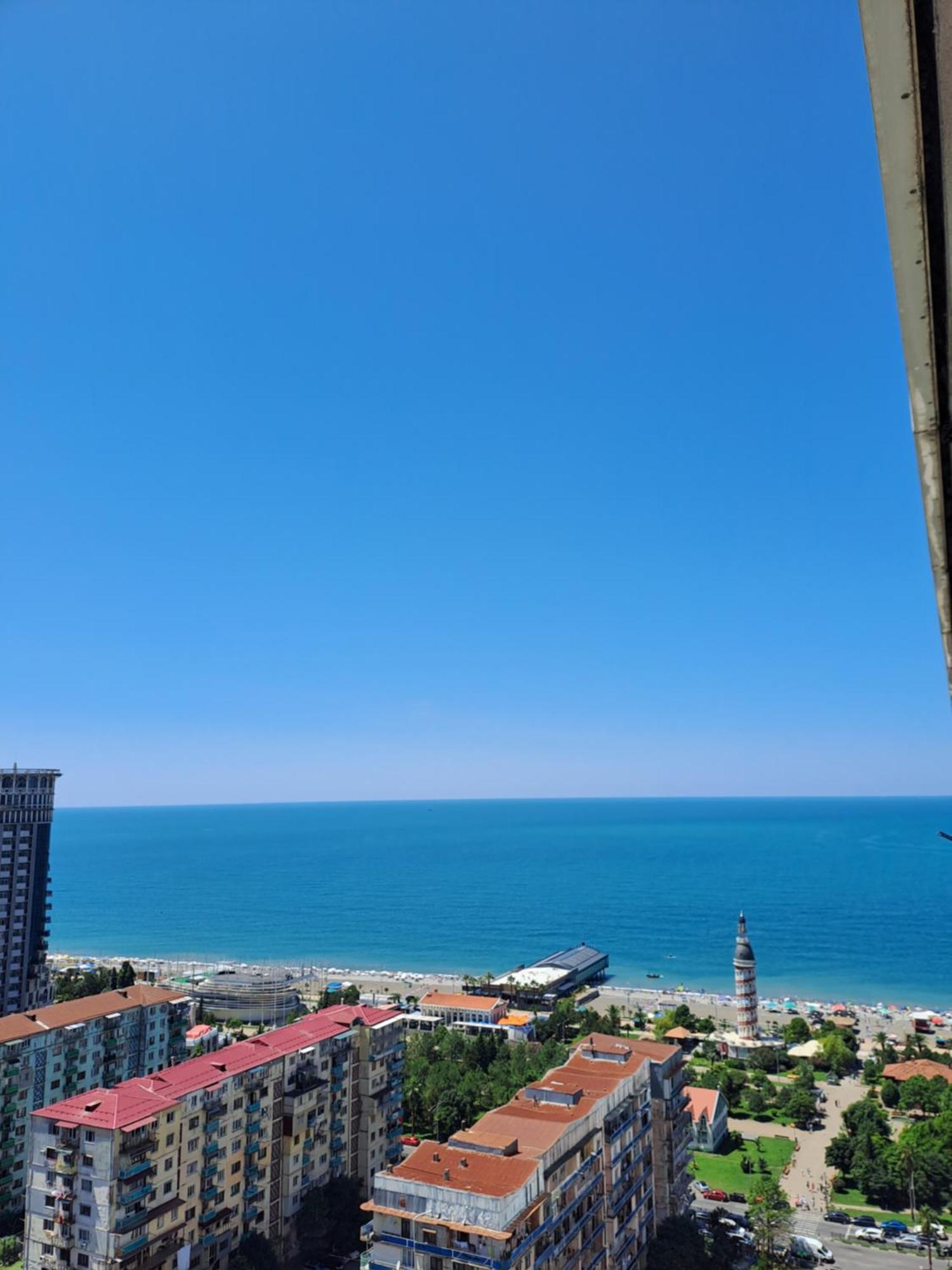 Lux Apart Hotel 555 Батуми Стая снимка