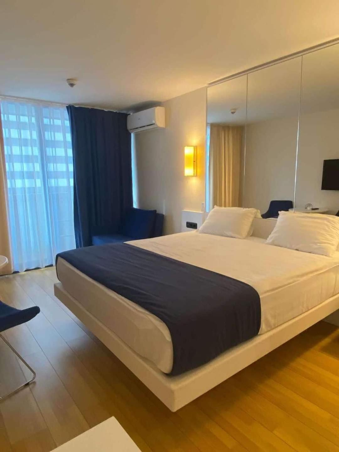 Lux Apart Hotel 555 Батуми Екстериор снимка